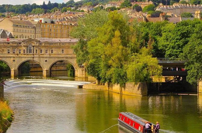 Pulteney Bridge and the weir in Bath